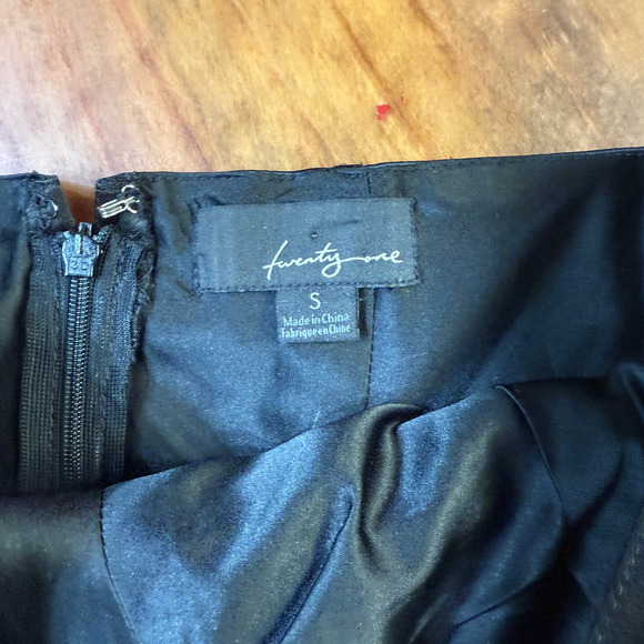 Vintage Y2K Forever 21 Women's Romper S Satin Shiny Strapless Shorts FF25 - Picture 3 of 6